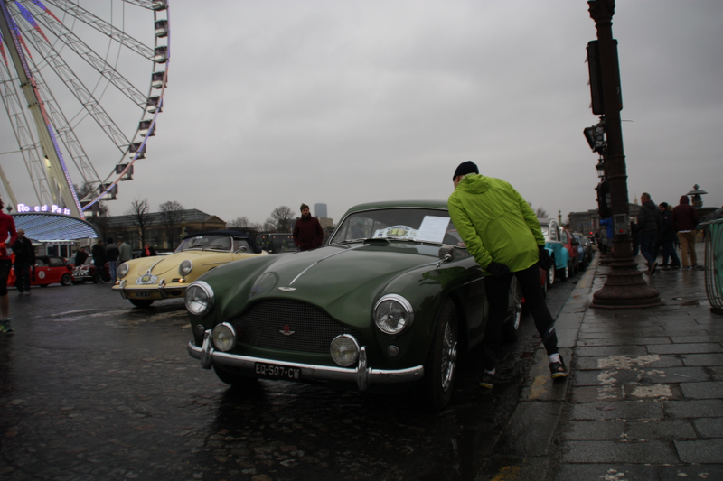 Illustration for article titled What it's like to drive across Paris with 700 classic cars